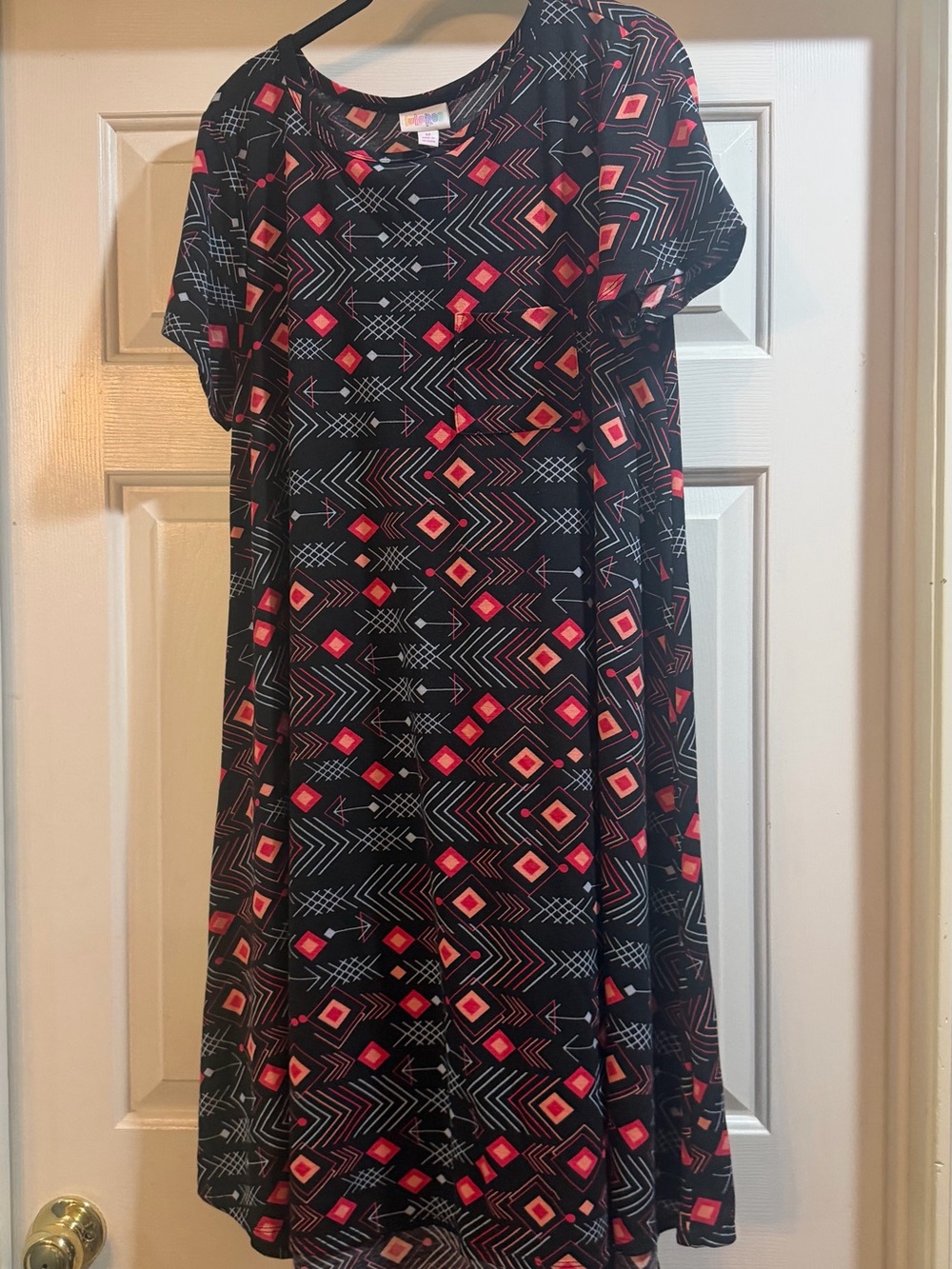 LuLaRoe Black Pink Geometric Carly Size Med